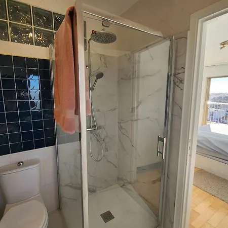 בית נופש Stunning Views Large Balcony With Pool אנטיב