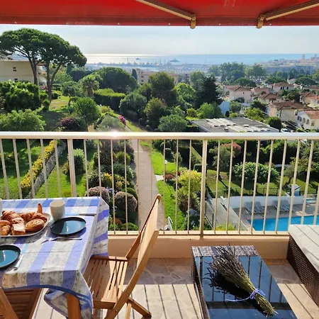 Stunning Views Large Balcony With Pool Vakantiehuis *