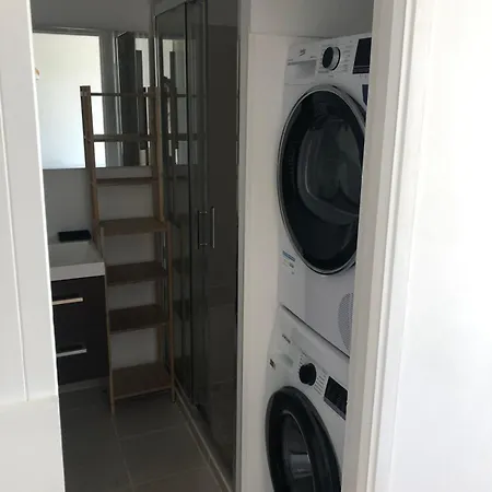 Vakantiehuis Stunning Views Large Balcony With Pool