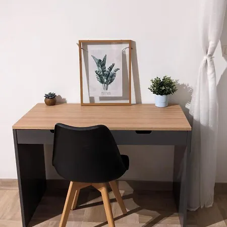 Stunning Views Large Balcony With Pool