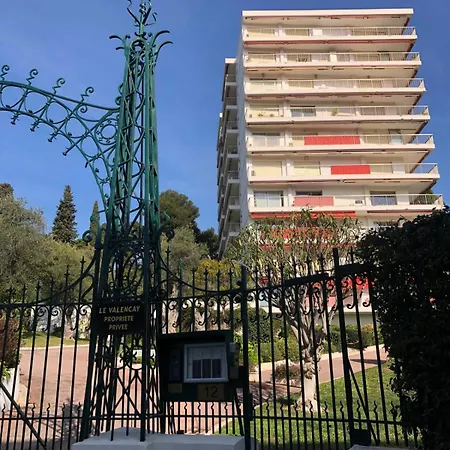 Vakantiehuis Stunning Views Large Balcony With Pool Antibes