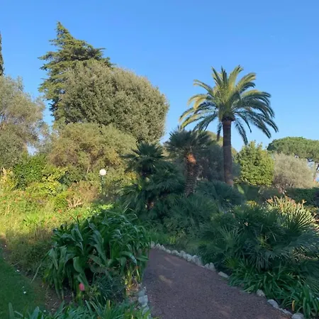 Vakantiehuis Stunning Views Large Balcony With Pool